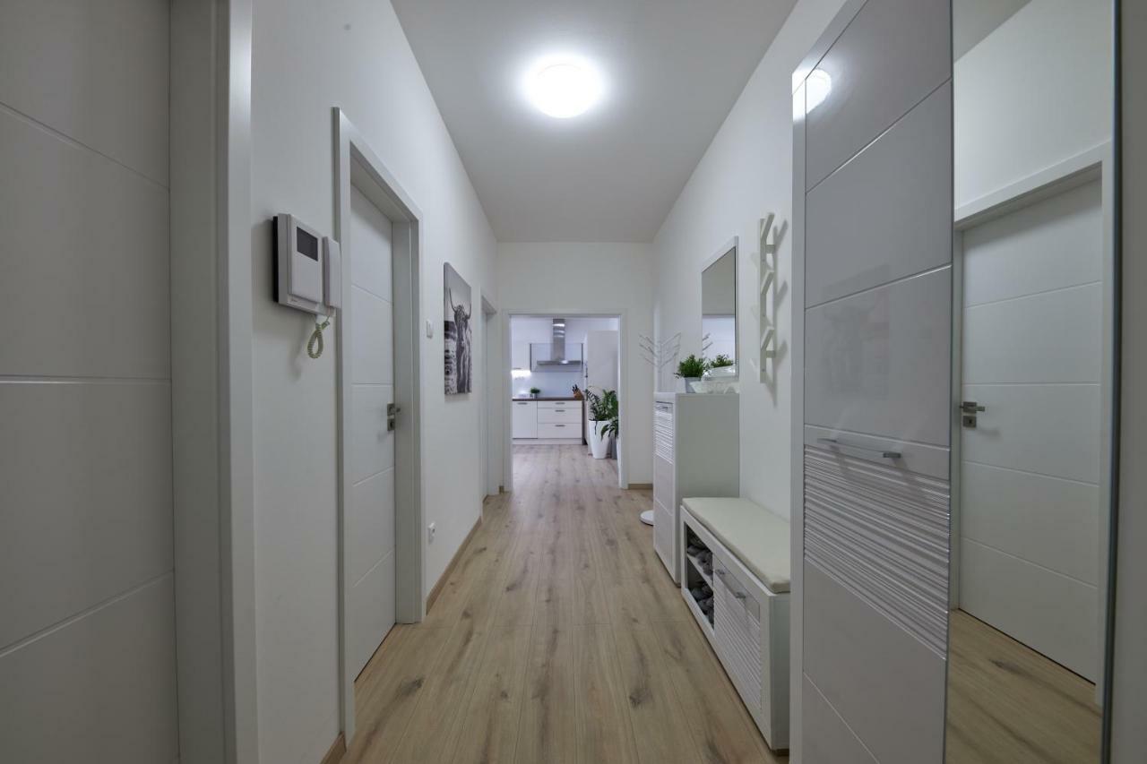 Le Monde Apartment Bratislava - Amazing 5Bdr In Downtown المظهر الخارجي الصورة